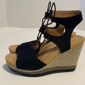 Lucky Brand Black & tan Wedge Sandals